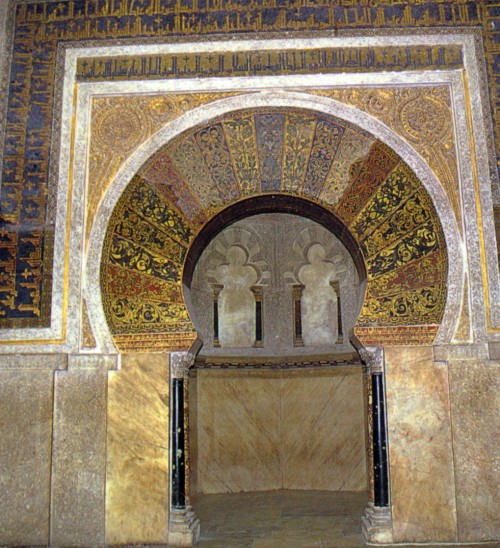 Mihrab in der Kiblawand der Moschee