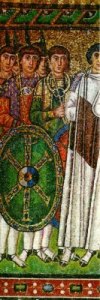 auf der Seite Jusitinians: militrische Gefolgsleute mit einem Schild mit Christusmonogramm (XP, Chi-Rho)